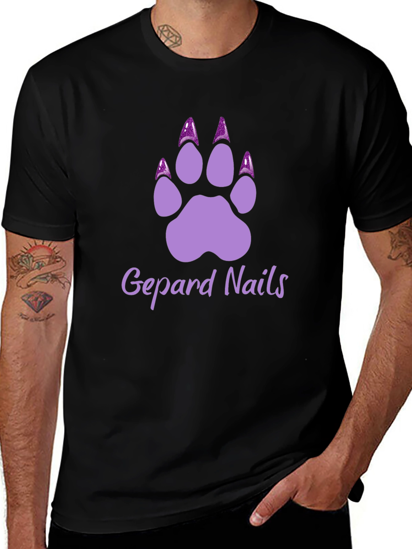 Gepard Nails T-Shirt - Stylish Paw Print Tee