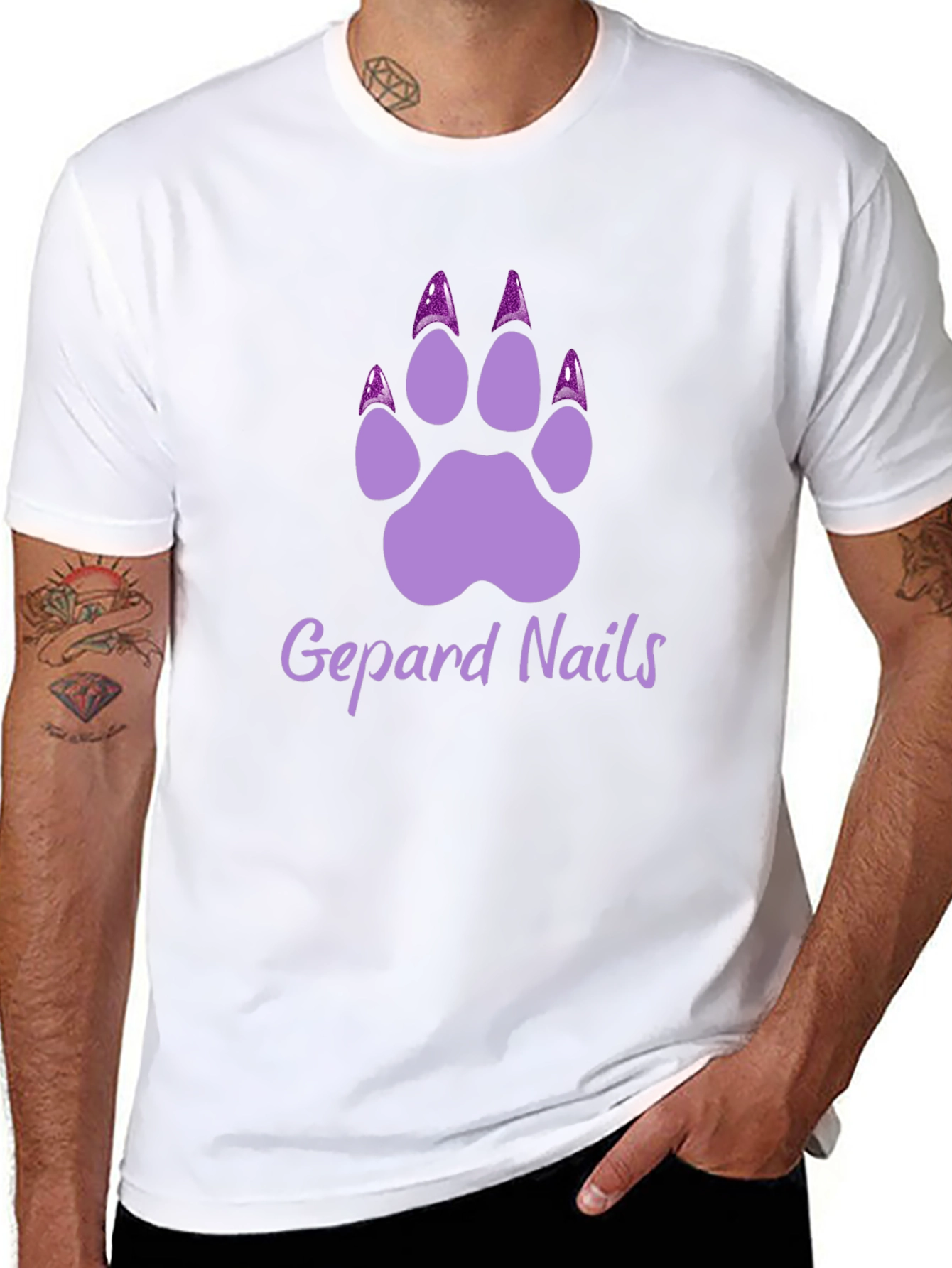 Gepard Nails T-Shirt - Stylish Paw Print Tee