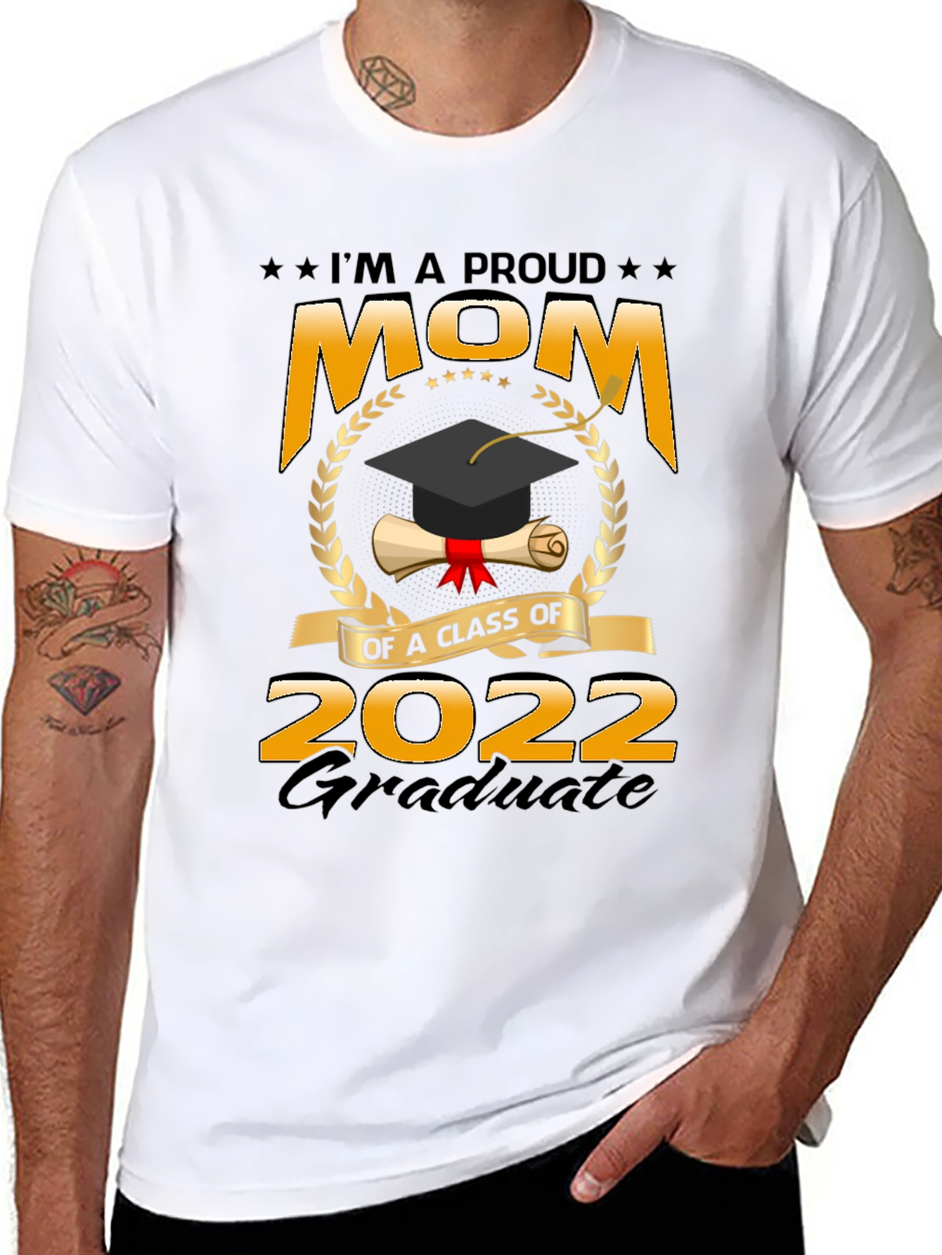 Proud Mom of 2022 Graduate T-Shirt