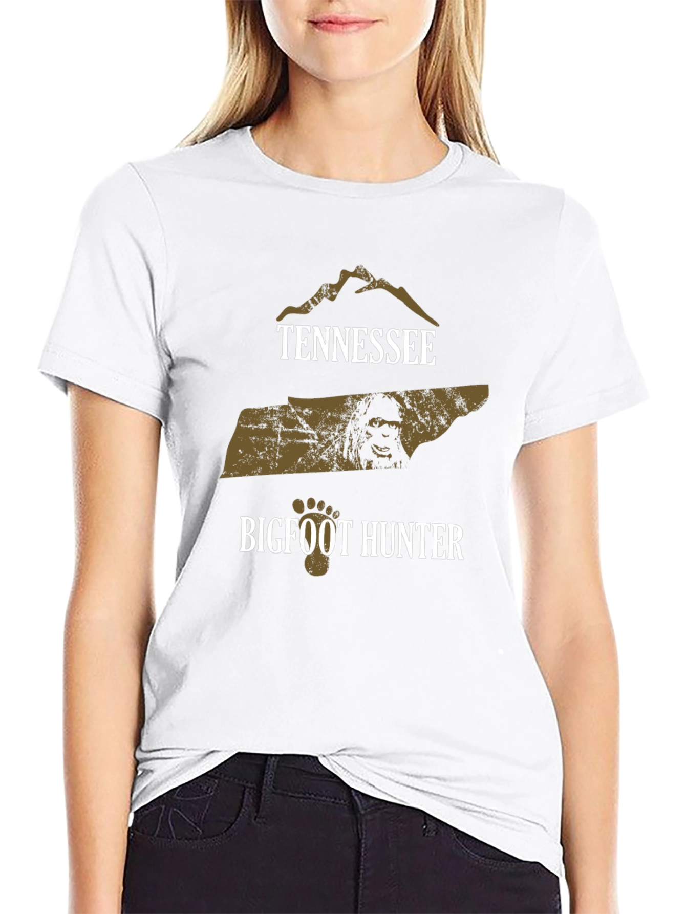Tennessee Bigfoot Hunter Graphic T-Shirt