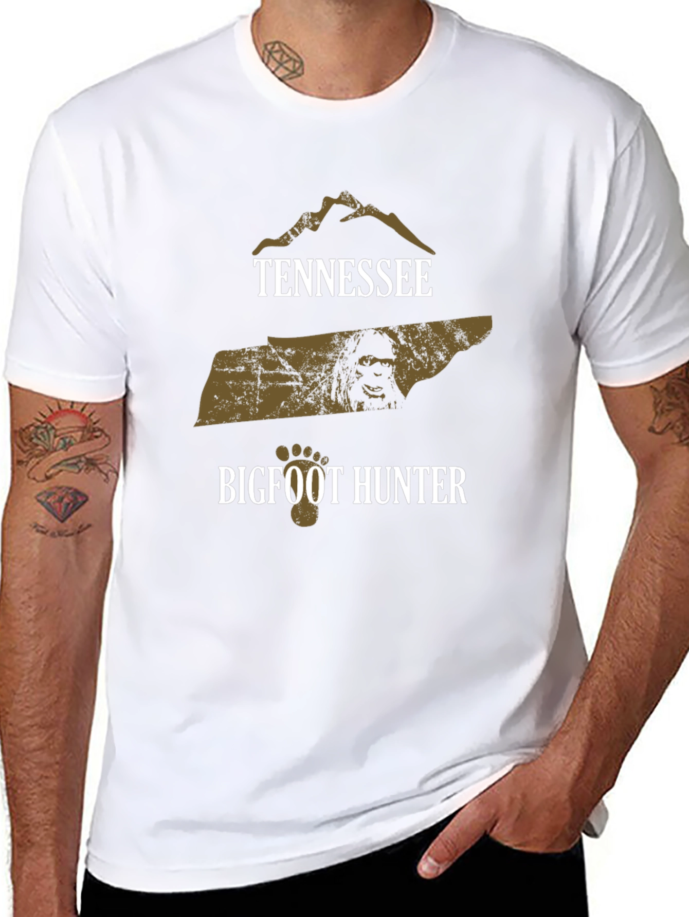 Tennessee Bigfoot Hunter Graphic T-Shirt